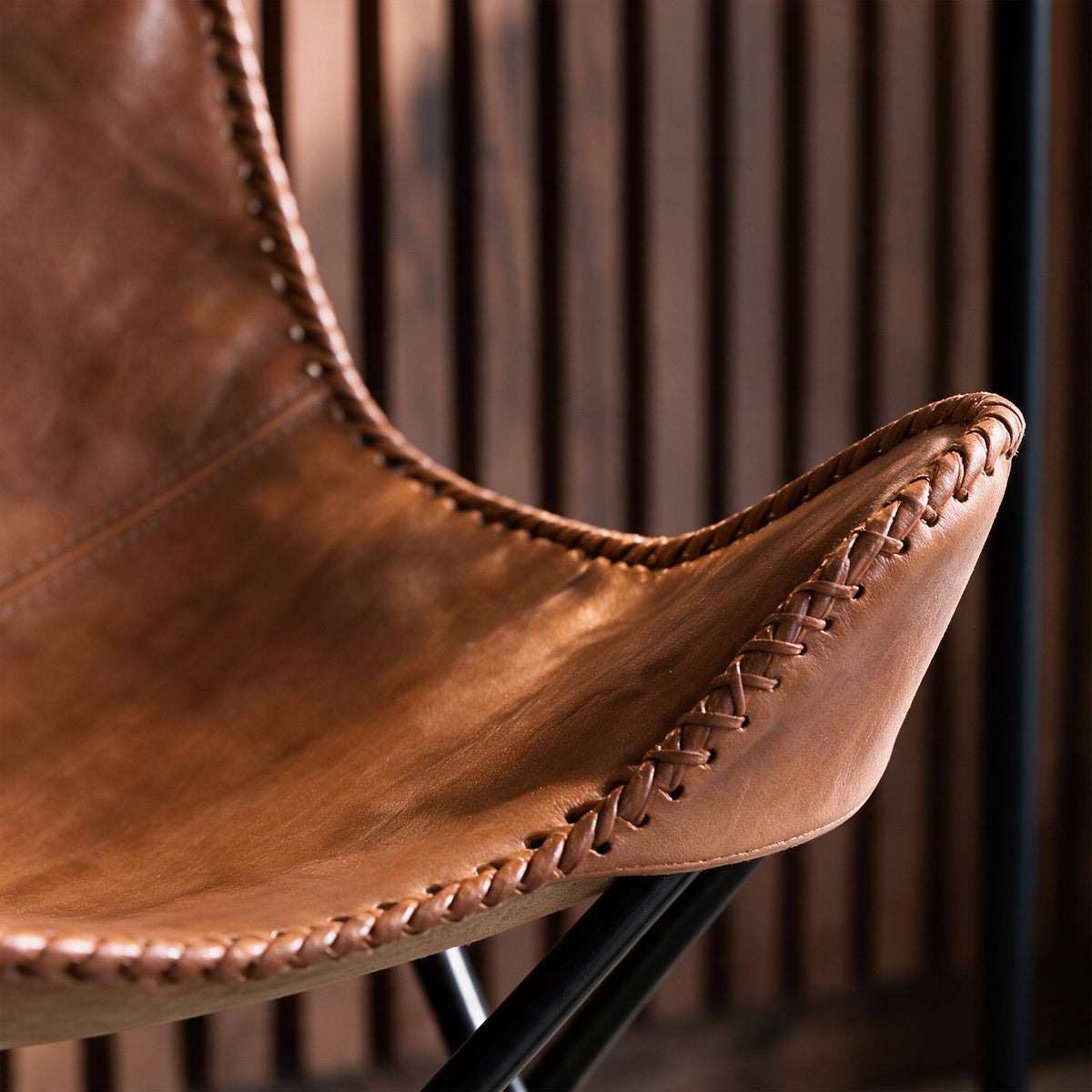Zoom assise cuir marron de buffle Octave – Maison Pavane