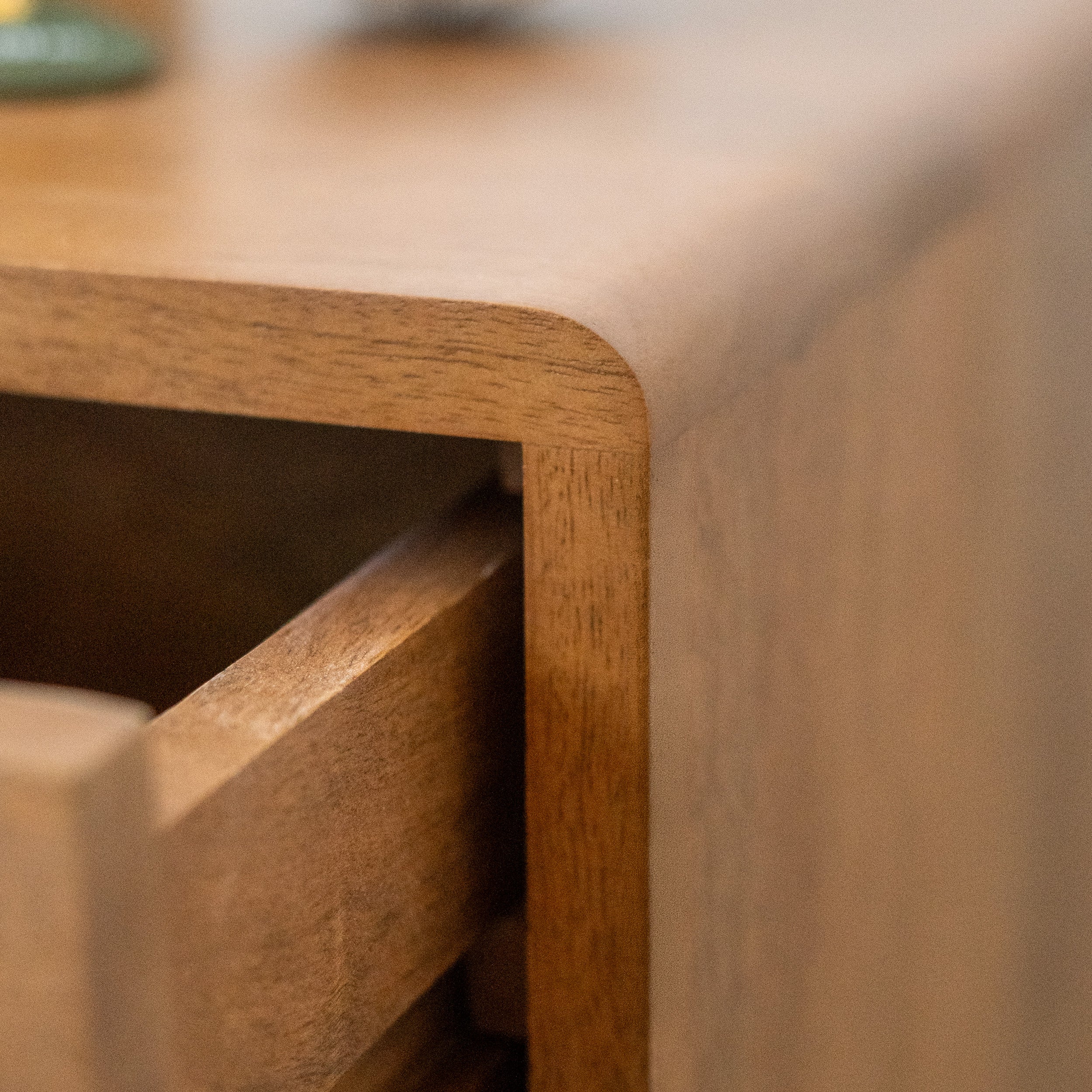Mesa de noche Oréa de madera de mango