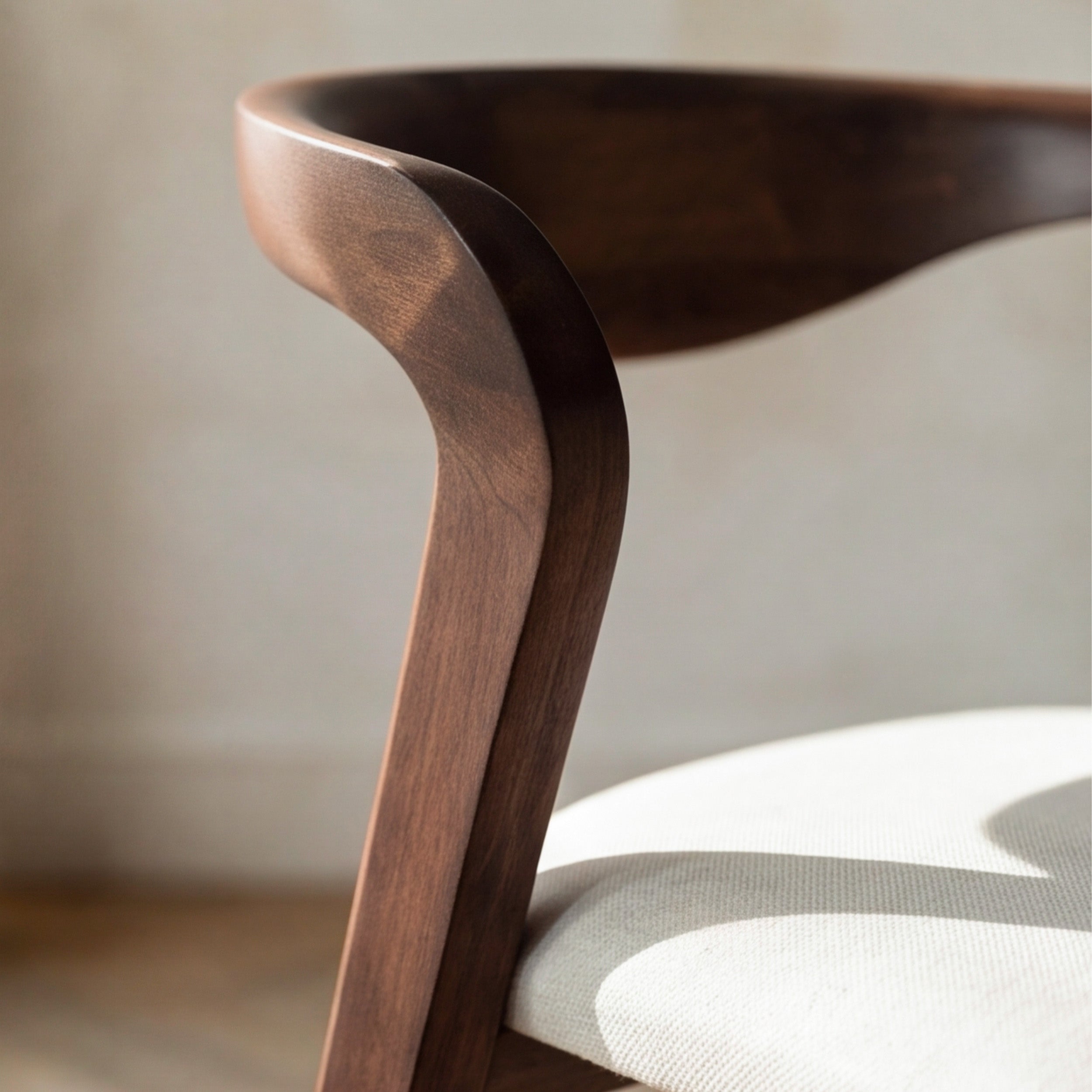 Chaise Vega en bois d'hévéa marron et tissu beige