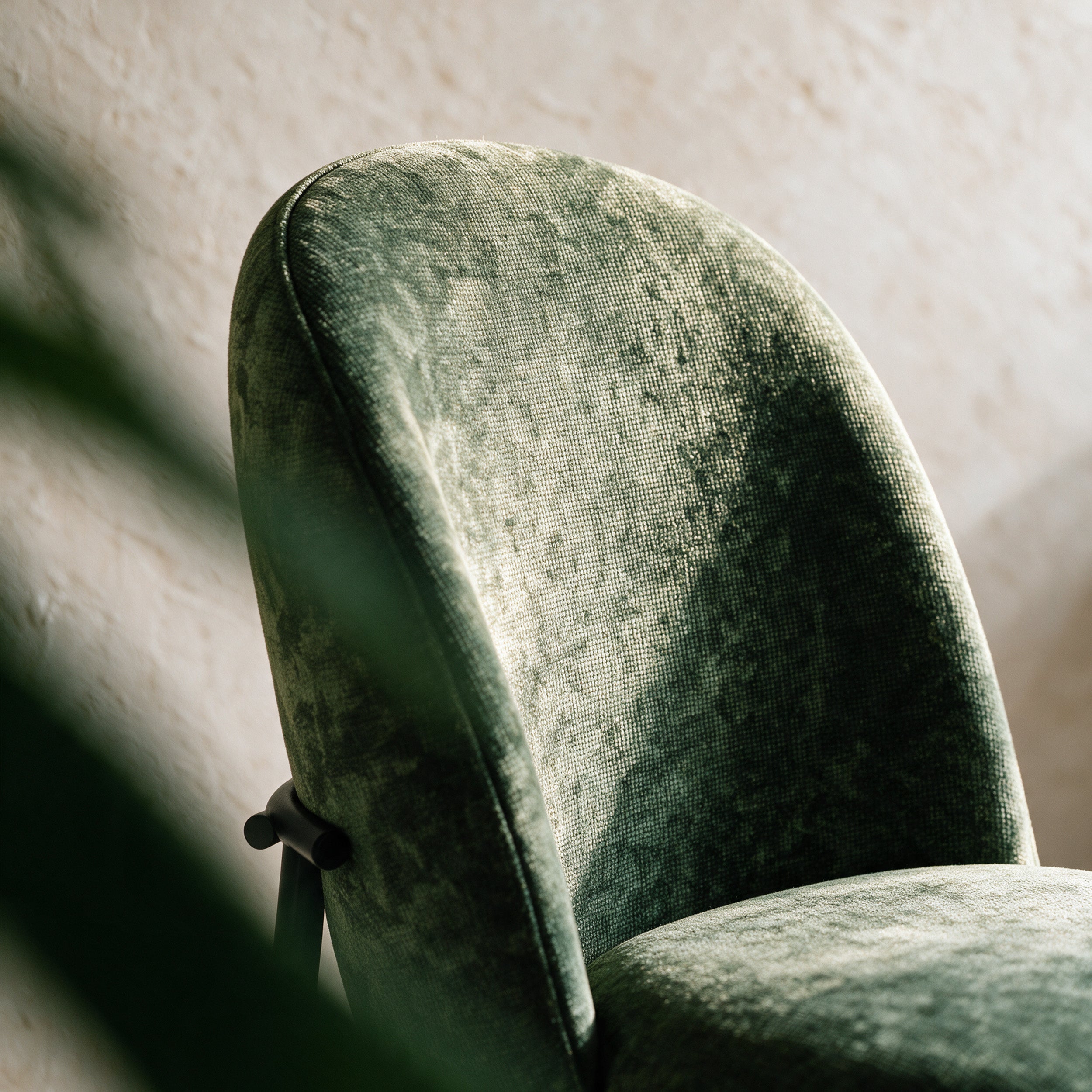 Lot de 2 chaises Noah en tissu vert sapin et pieds en métal noir