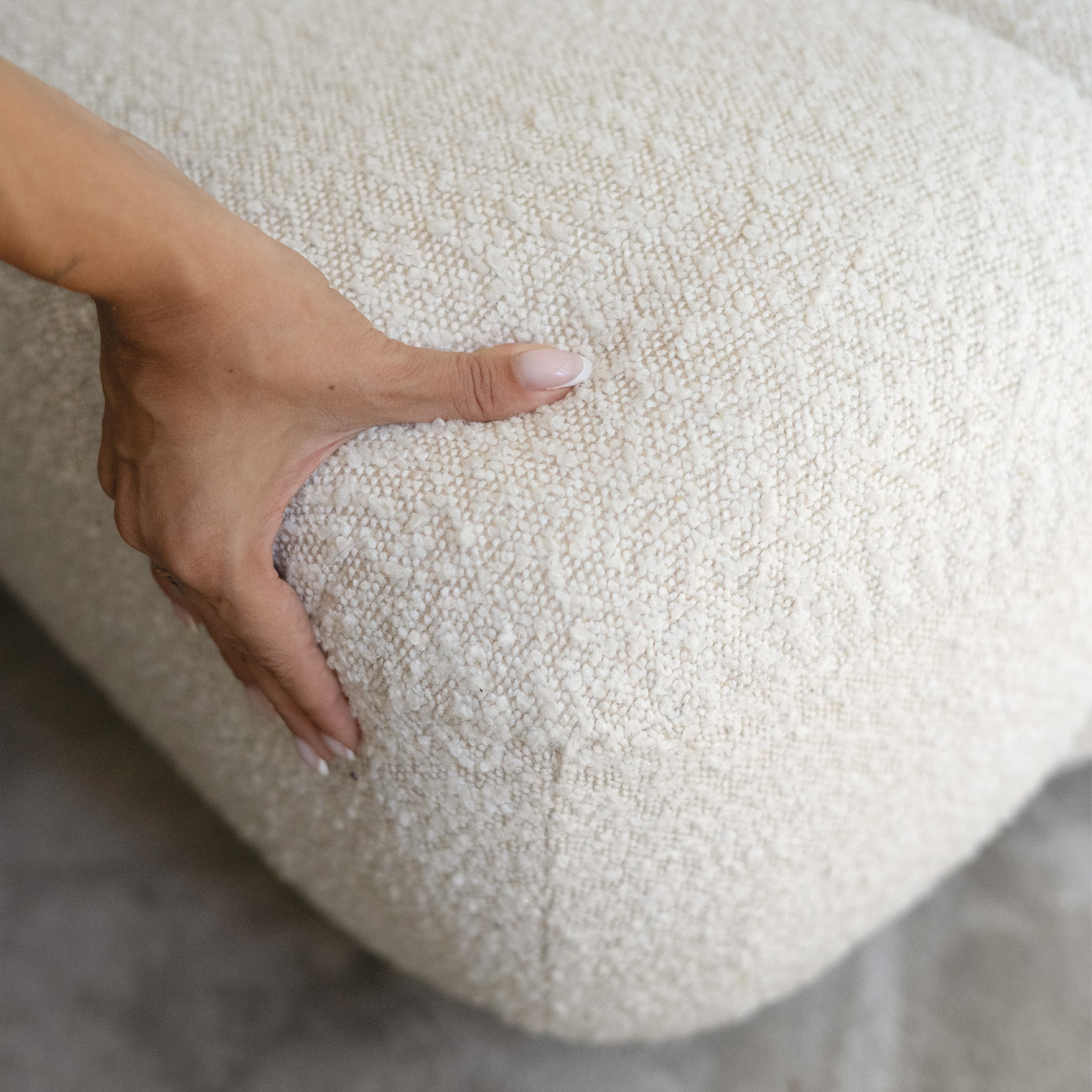 Pouf Teddy per divano modulare in tessuto bouclé bianco