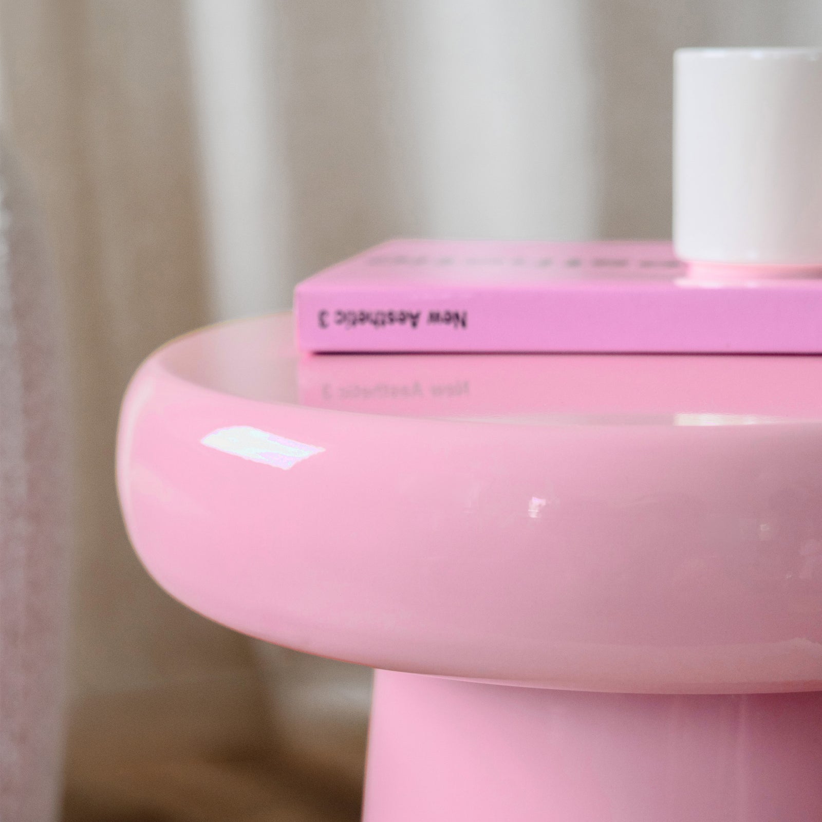 Zoom petite table basse métal rose
