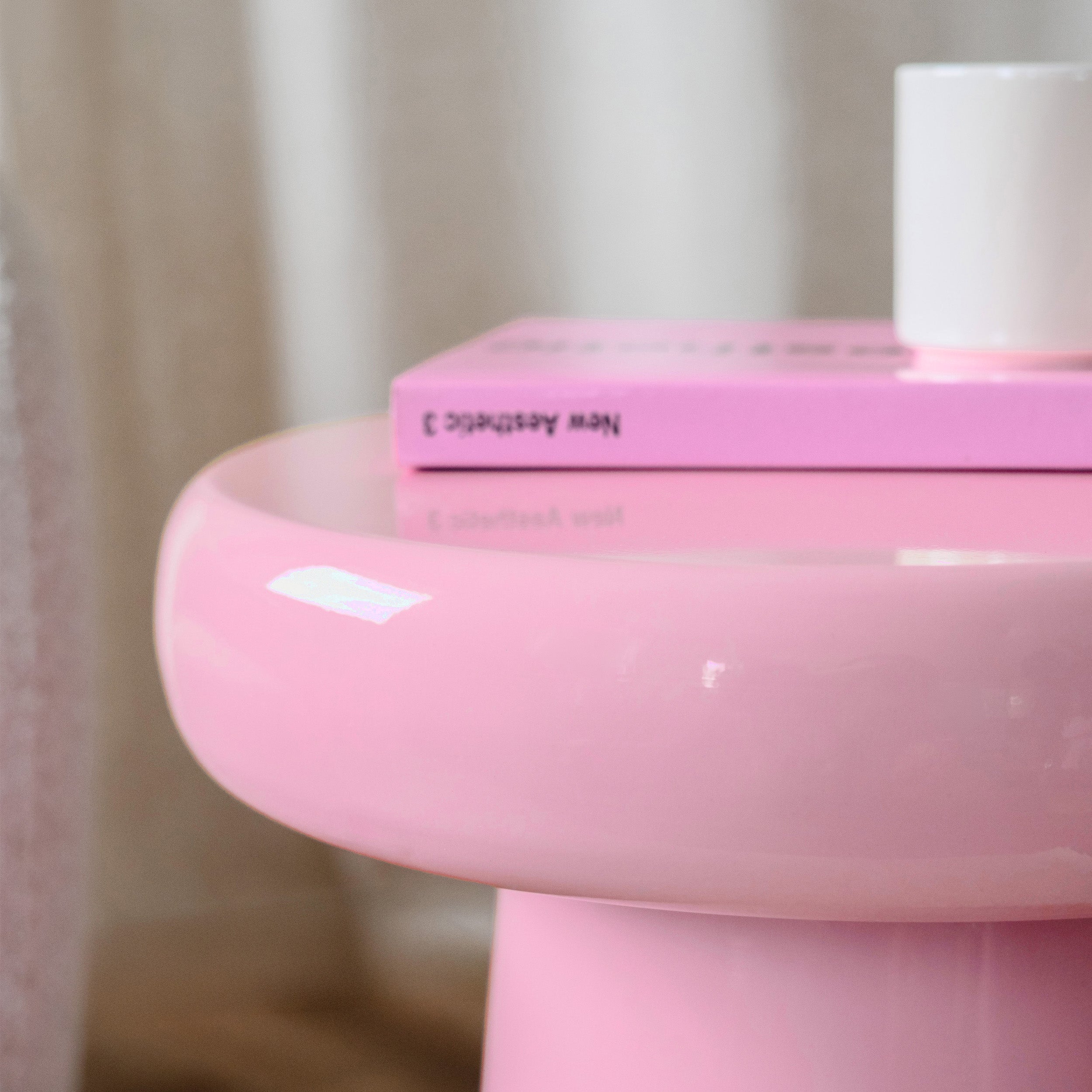 Zoom petite table basse métal rose