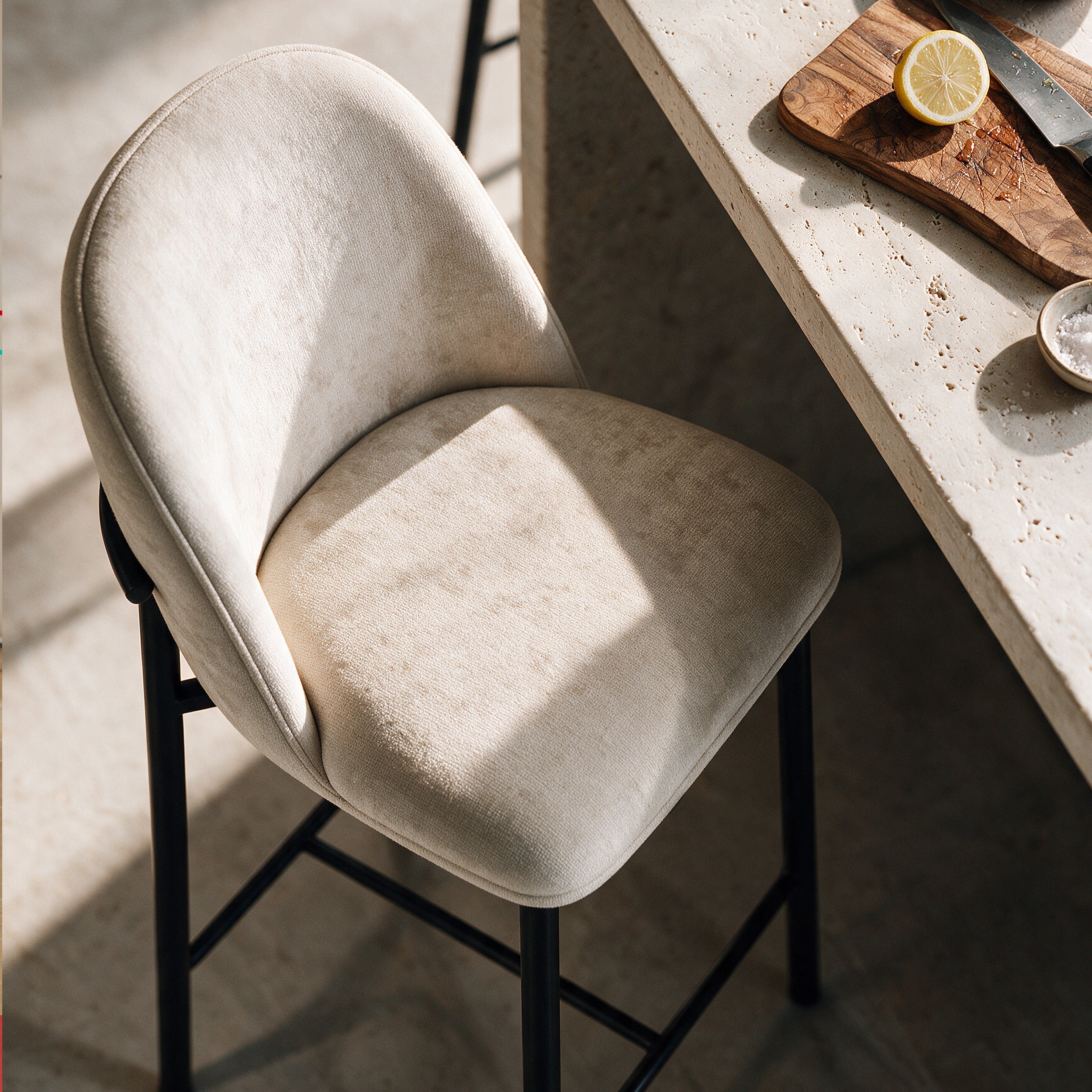 Lot de 2 chaises pour îlot central 67 cm Noah en tissu beige